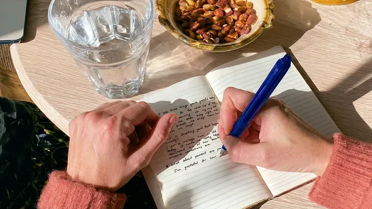 33 Gratitude Journal Prompts That Change How You See Your Day